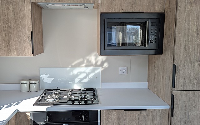 kitchen cooker microwave